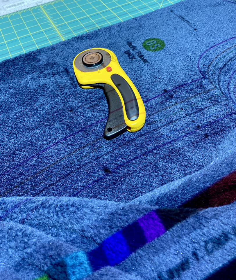 Using a sewing projector on fluffy fabric such as Polartec High Loft Fleece