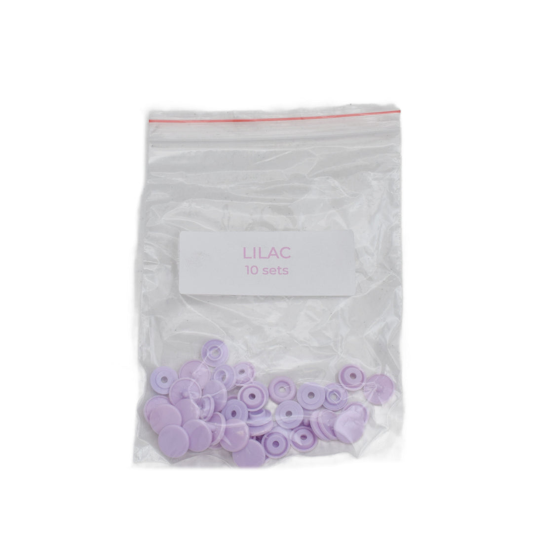 A clear plastic zip-top bag containing 10 sets of lilac size T5 circular snaps, with a white label reading 'LILAC 10 sets' on a white background.