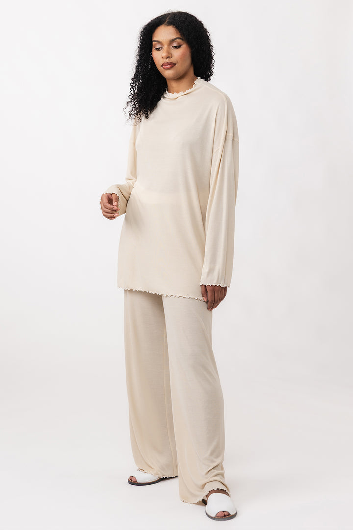 OLO funnel neck & V-neck tee